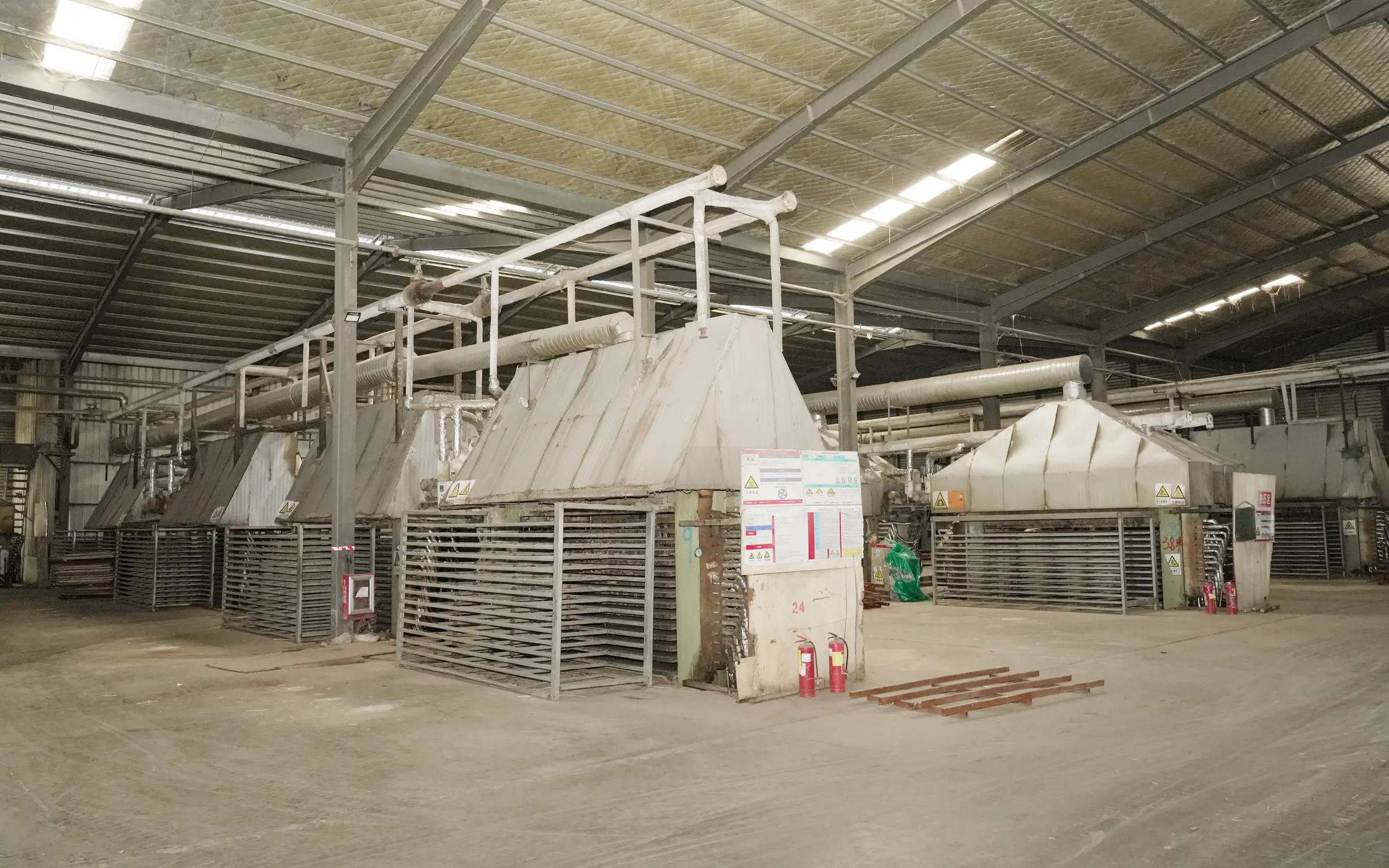Industrial veneer drying systems with air ducts and loading racks